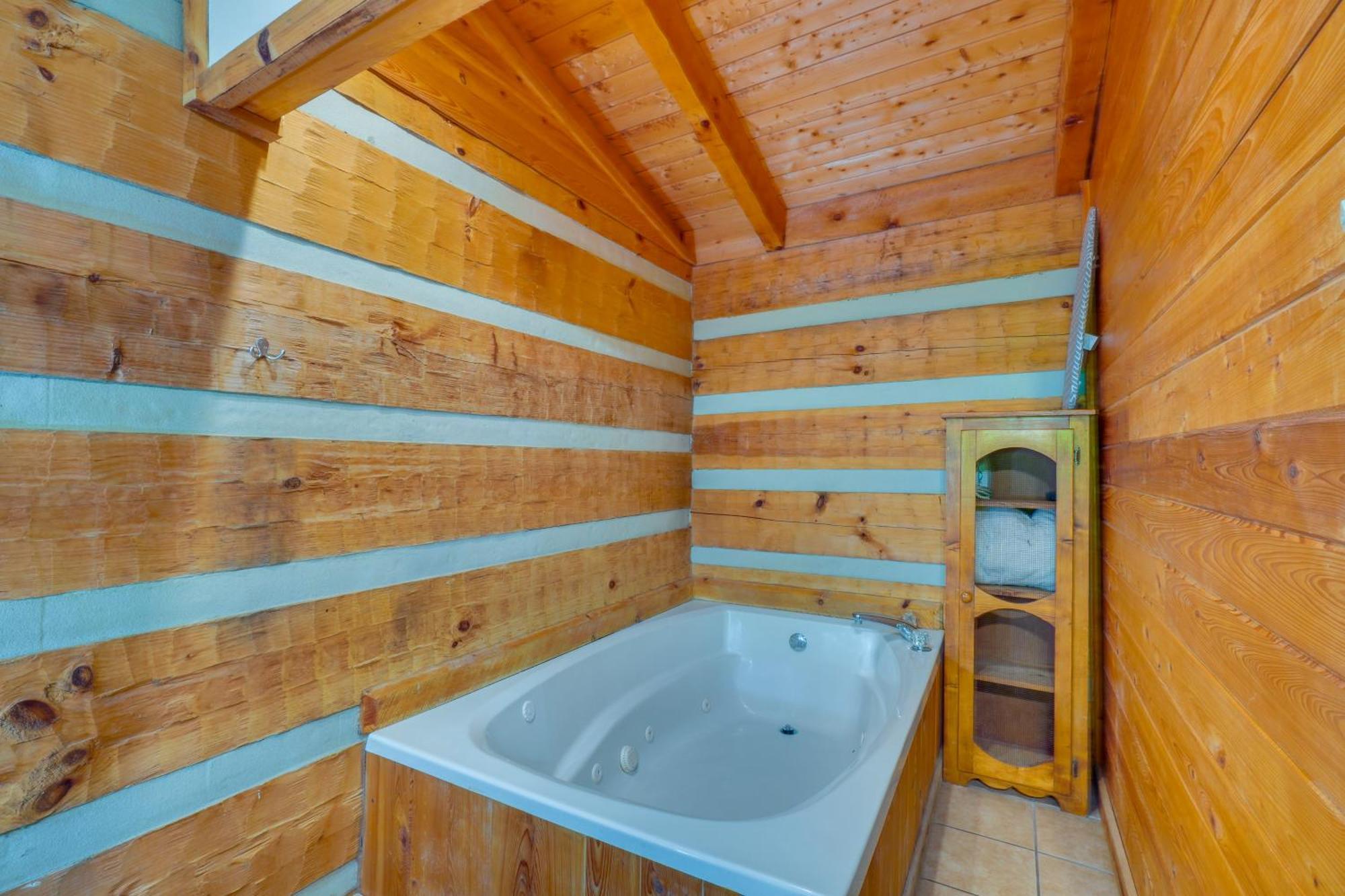 Gatlinburg Cabin With Hot Tub About 6 Mi To Downtown! Екстериор снимка